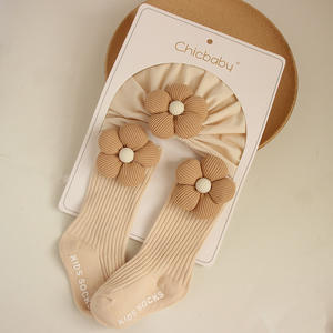 C1004 Vente en gros <span class=keywords><strong>de</strong></span> coton Combinaison <span class=keywords><strong>de</strong></span> fleurs mignonnes Début <span class=keywords><strong>de</strong></span> l'automne <span class=keywords><strong>Naissance</strong></span> <span class=keywords><strong>de</strong></span> bébé Chapeau fœtal Costume <span class=keywords><strong>de</strong></span> princesse Ensemble <span class=keywords><strong>de</strong></span> chaussettes et bandeau pour bébé - Product Image 3