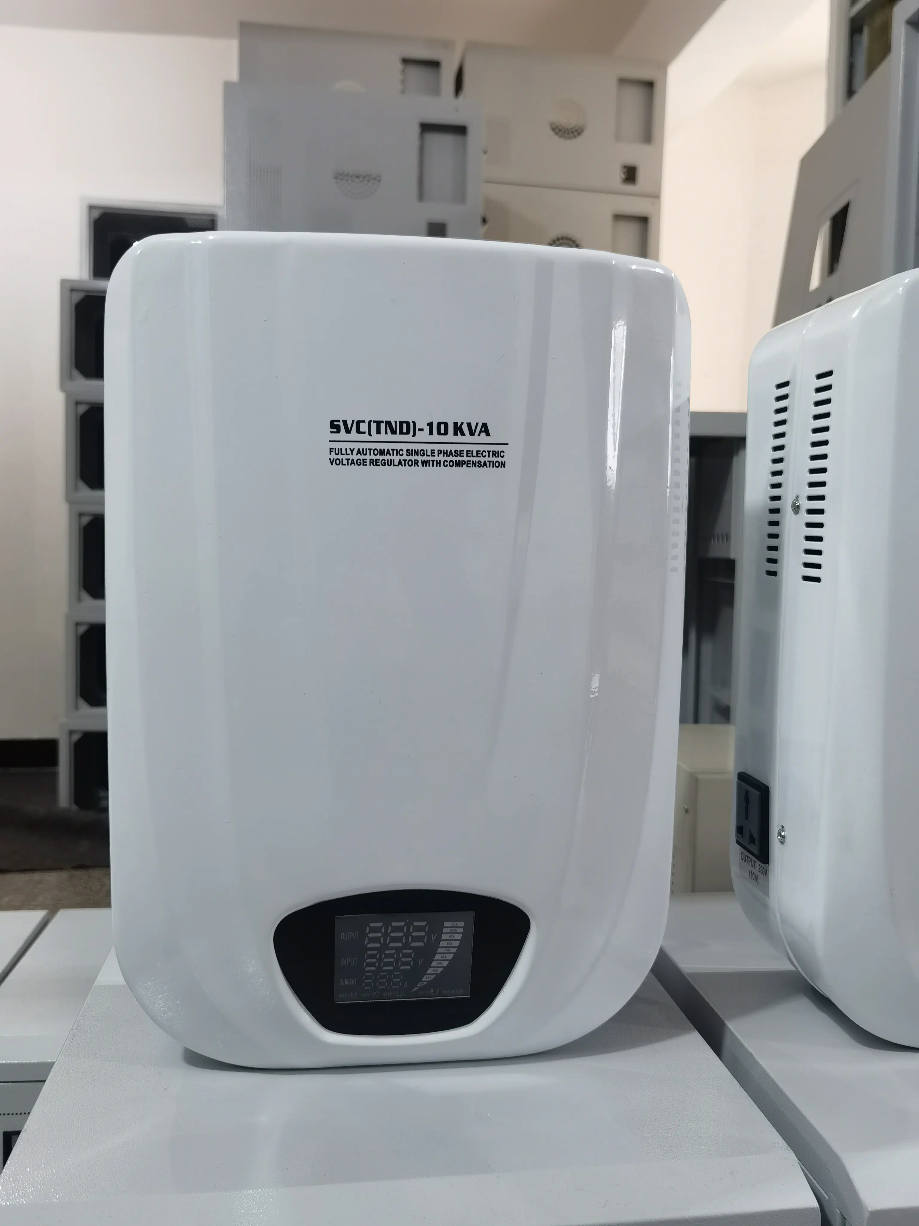 Avr av v جهاز تثبيت على الحائط للمنزل Ac-Stabilizer2kw 2000va لمكيف الهواء