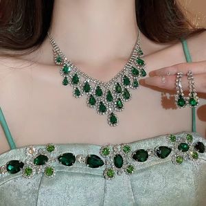 Soirée femmes luxe robe ensemble de bijoux strass goutte d'eau vert gland collier boucles d'oreilles ensembles - Product Image 1
