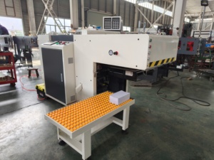 Punzonadora automática de alta velocidad para libros y <span class=keywords><strong>diarios</strong></span> escolares, punzonadora de papel, punzonadora para papel - Product Image 2