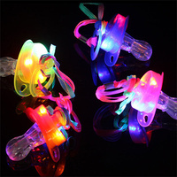 Sucette LED Lumineuse Clignotante, Jouet Sucette Farceuse, Idéale pour les Fêtes Lumineuses dans le Noir, Cadeaux pour Halloween, Noël, Anniversaire