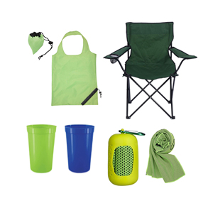 Ensemble cadeau de camping familial personnalisé avec chaise pliante et serviette à séchage rapide pour l'extérieur - Product Image 1