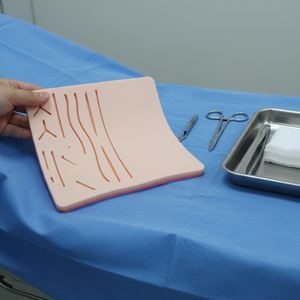 Coussin d'entraînement aux sutures extra large - Modèle de formation en silicone réutilisable pour les étudiants en médecine et les chirurgiens - Product Image 5