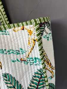 Sac fourre-tout matelassé en coton imprimé, tissu matelassé doux et durable, sac à bandoulière pour voyage et shopping - Product Image 3