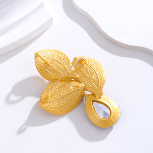 Broche de gota de agua de hoja con incrustaciones de diamantes exagerados, broche de flor de pecho de cristal multicolor de aleación para mujer - Product Image 4