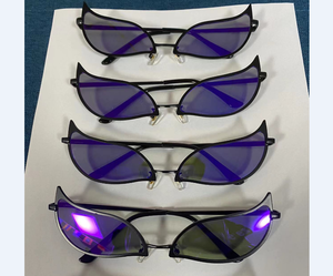 Venta al por mayor <span class=keywords><strong>Anime</strong></span> One Piece Donquixote Doflamingo Joker gafas de sol hombres mujeres <span class=keywords><strong>Cosplay</strong></span> accesorios gafas con caja de gafas - Product Image 3