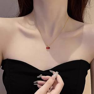 Collier en acier inoxydable plaqué or 18 carats avec pendentif zircon cerise rouge tendance 2025 – Bijou fruit mignon pour fiançailles et anniversaire - Product Image 4