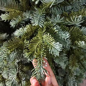 Grand arbre de Noël artificiel de 225 cm (7,5 pieds) bicolore en PE et PVC 3D, nouveau matériau, avec support rotatif - Product Image 2