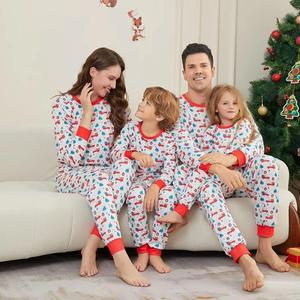 <span class=keywords><strong>Pigiama</strong></span> Personalizzato a Due Pezzi per Adulti con Stampa Integrale di Alberi Bassi e Auto - Product Image 1