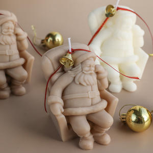 Bougie parfumée luxueuse en cire de noix de coco faite à la main, design Père Noël, parfum de vacances, décoration d'ambiance pour la maison et l'hôtel, vente en gros - Product Image 4