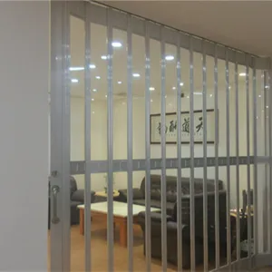 Günstiger Preis Kunststoff Patio Badezimmer Feuerfeste wasserdichte PVC transparente Faltwand Tür