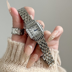 Orologio da Donna Scottie 9683E Quadrato al Quarzo con Quadrante a Numeri Romani, Vetro Minerale, Impermeabile, Ghiera con Rivetti, Placcato IP in Acciaio Inossidabile - Product Image 2