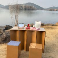 Table pliante à 3 niveaux en carton ondulé écologique, portable, avec finition brillante, bureau de présentation, mobilier durable et peu encombrant