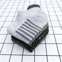 Vente en gros OEM Chaussettes unisexes respirantes de qualité avec logo personnalisé sublimation Course à pied Chaussettes de camping Chaussettes de sport pour hommes