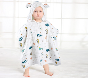 Serviettes à capuche adorable personnalisées pour bébé <span class=keywords><strong>Cape</strong></span> <span class=keywords><strong>de</strong></span> <span class=keywords><strong>bain</strong></span> pour enfants en <span class=keywords><strong>coton</strong></span> biologique Serviette <span class=keywords><strong>de</strong></span> <span class=keywords><strong>bain</strong></span> douce en mousseline - Product Image 2
