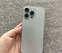 Teléfono Móvil Usado Apple iPhone 15 Pro Max 256GB 8GB RAM Pantalla de 6.7" Versión Estadounidense 5G con Accesorios