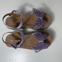 Sandales Papillon en Gros pour Femmes, en Cuir PU avec Strass, à Bride Cheville et Talon Plat, Multicolores, Idéales pour l'Été