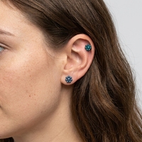 Anting-anting titanium ASTM F136 bentuk bunga, flat back, labret stud, helix cartilage, ulir dalam, perhiasan tindik