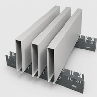 Panneaux de plafond en métal en tube carré d'aluminium, design moderne minimaliste, alvéolés, étanches et ignifuges pour hôpitaux et centres commerciaux