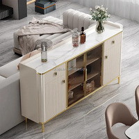 Bufet Kabinet Meja Samping Mewah dari Batu dengan Kayu Solid Modern, Strip Samping Emas Mengkilap, Ruang Penyimpanan Multi, Meja Konsol untuk Ruang Makan