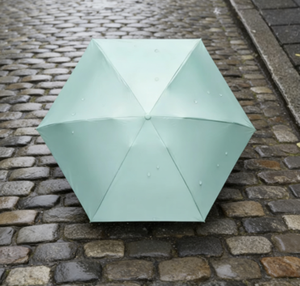 Parapluie coupe-vent de luxe personnalisé de haute qualité au design populaire pour couple - Product Image 1