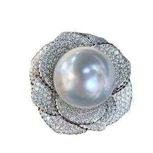 Bague de luxe vintage en diamant, perle d'eau douce naturelle avec un fort éclat blanc, camélia rond, bijoux de luxe légers - Vente en gros - Product Image 5
