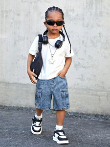 Nouveaux shorts en jean de coton pour enfants, vente en gros, shorts d'été amples et tendance pour garçons, style streetwear, taille mi-haute, avec poches latérales noires - Product Image 4