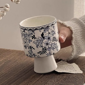 Tasse <span class=keywords><strong>à</strong></span> thé en céramique bleue et <span class=keywords><strong>blanche</strong></span> classique Mini <span class=keywords><strong>vase</strong></span> céladon créatif tasse <span class=keywords><strong>à</strong></span> café d'eau en <span class=keywords><strong>porcelaine</strong></span> - Product Image 3
