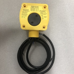 Sensor Ultrasónico Ban&ner QT50ULB U-GAGE, Salida Analógica de 10-30V, 4-20mA/0-10V para Detección de Nivel - Product Image 1