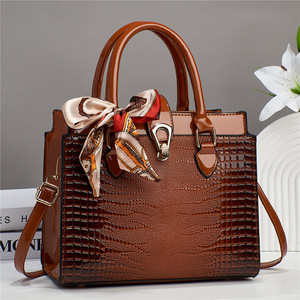 Sac fourre-tout pour femme, motif <span class=keywords><strong>crocodile</strong></span> embossé, grande capacité, tendance, polyvalent, décoration avec écharpe en soie, forme carrée de haute qualité - Product Image 6