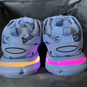 Chaussures de marche tendance 2026 pour le dropshipping, style rétro, modèle Track 3.0, avec LED, design de créateur, semelle épaisse - Product Image 5