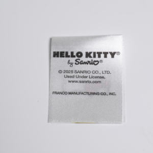 Étiquette en satin de marque privée avec étiquette en tissu de luxe imprimé avec logo en relief et sensation de couverture rigide - Product Image 3