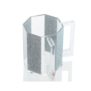 Moderna Taza de Lavado de Manos de Acrílico Lucite Judaica para Netilat Yadayim con Purpurina Plateada y Asas Blancas Dobles - Product Image 1