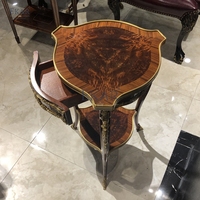 Table d'appoint triangulaire en bois massif classique britannique Accent fonctionnel et élégant pour décor de salon