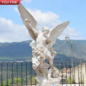 Outdoor decoratieve engel sculptuur Aartsengel St. Michael marmeren sculptuur