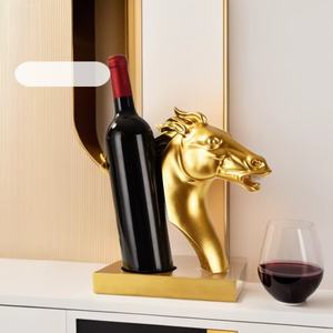 Nouvelle sculpture unique de tête de <span class=keywords><strong>cheval</strong></span>, porte-bouteilles fonctionnel, décoration pour salon, bureau, artisanat en résine pour la décoration de la maison - Product Image 2