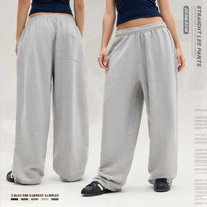 <span class=keywords><strong>Pantaloni</strong></span> Larghi da <span class=keywords><strong>Donna</strong></span> in Spugna Francese Grigia con Logo Ricamato Personalizzato, Casual e Morbidi - Product Image 1