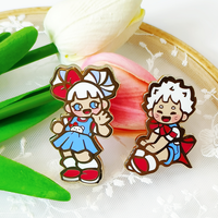 Épingles en métal personnalisées de style dessin animé, vente en gros, nouvelle conception, épingles en émail dur plaquées or, fille mignonne
