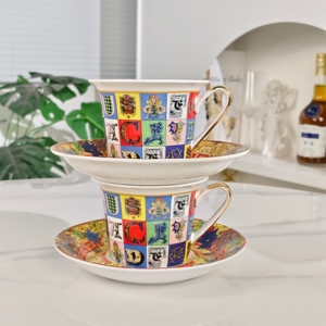 Décoration d'intérieur : Tasse à café de luxe en céramique, style Coupe d'Europe, avec couteau, fourchette et cuillère – Idéal pour la maison, le bureau ou comme cadeau – Artisanat en céramique - Product Image 6