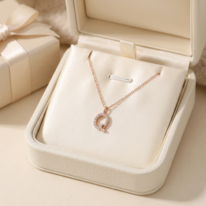 Collier pendentif en or rose massif 18 carats avec diamant naturel véritable, collection élégante Curve Initial, lettres U O D Q G, nom personnalisé pour fille - Product Image 4