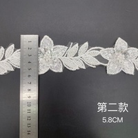 Nouveaux accessoires en tissu à sequins lourds et perlés, avec garniture en dentelle à sequins et embellissements de bordure à sequins.