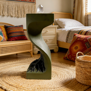 Piedistallo in Resina Intrecciata con Dettaglio Radice - Finitura Verde Oliva, Supporto Scultoreo Artistico per Arredamento Interno Contemporaneo - Product Image 4