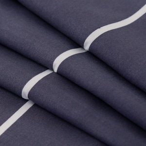 Nouvelle impression domestique 3 pièces <span class=keywords><strong>drap</strong></span> de <span class=keywords><strong>lit</strong></span> <span class=keywords><strong>plat</strong></span> taie d'oreiller ensemble personnalisé Floral solide motif King Size <span class=keywords><strong>pour</strong></span> la maison hôtel utiliser en gros - Product Image 2