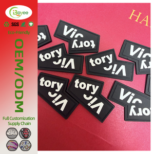 Étiquettes thermocollantes personnalisées en TPU, lettres 3D en relief, logo en caoutchouc souple pour vêtements, patchs en PVC. - Product Image 1