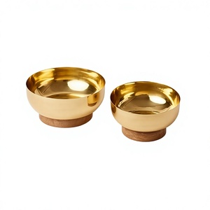 Ensemble de 2 bols à nourriture de tailles différentes, forme ronde, en métal, pour servir des dattes, avec base en bois, à prix avantageux - Product Image 1