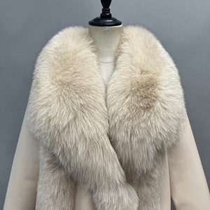 Nouvelle Arrivée Vente en Gros Manteau Court en <span class=keywords><strong>Cuir</strong></span> et Duvet de Canard pour Femme, <span class=keywords><strong>Veste</strong></span> en <span class=keywords><strong>Cuir</strong></span> Véritable Personnalisée avec Vraie Fourrure de Renard - Product Image 3