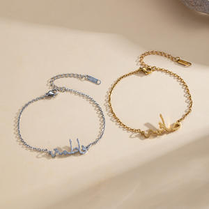 Collana con Ciondolo Personalizzato in Acciaio Inossidabile Placcato Oro 18k con Nome Arabo, Charm con Lettera Scritta a Mano - Product Image 4