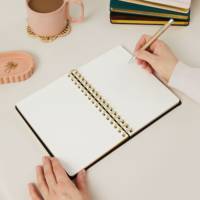 Carnet de luxe élégant en tissu noir avec bords dorés, journal multifonctionnel pour la prise de notes et les cadeaux
