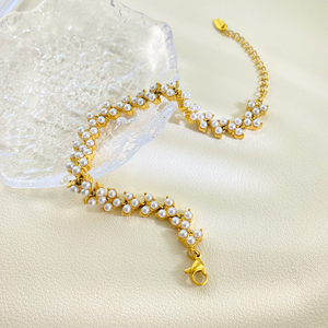 Gioielli di Lusso all'Ingrosso, <span class=keywords><strong>Bracciale</strong></span> in Acciaio Inossidabile Placcato Oro con Perle Rotonde Incastonate e Design Triangolare per Donne - Product Image 3