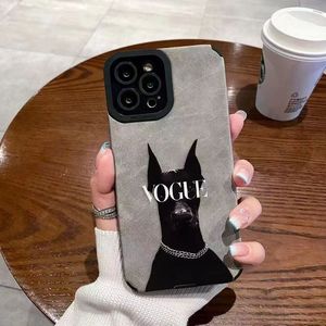 Coque de téléphone rétro en daim noir avec motif chien caniche et lunettes de magazine, tendance et en promotion, pour iPhone 17Air 16 15 14 13 12 11 Pro Max - Product Image 5